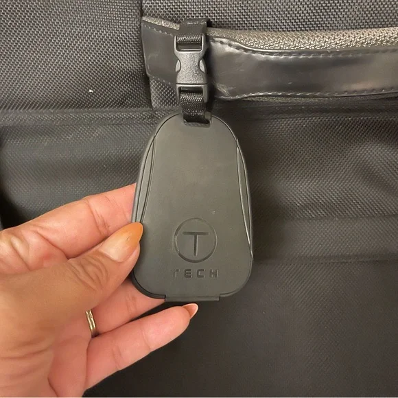 TUMI LUGGAGE 6733D TRI FOLD GARMENT BAG CARRY TYPE
TRAVEL - Picture 5 of 7